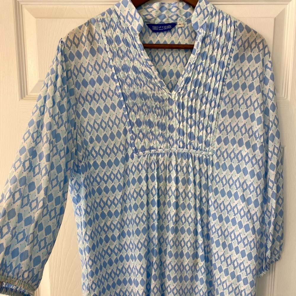 Breezy Three Island top, size small.